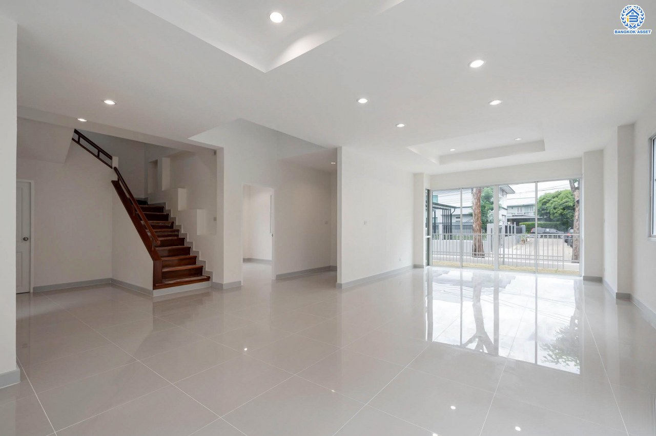 บ้านมือสองตกแต่งใหม่ โครงการ บ้านพิมาน ปิ่นเกล้า-กาญจนาภิเษก เนื้อที่ 103 ตร.ว. ฟังก์ชัน 4 ห้องนอน 3 ห้องน้ำ 1 ห้องอเนกประสงค์ จอดรถได้ 2 คัน บนทำเลเดินทางสะดวก ติดถนนกาญจนาภิเษก เชื่อมต่อหลายเส้นทาง ใกล้ทางด่วน "กาญจนาภิเษก" รถไฟฟ้า "สถานีหลักสอง" และเดอะมอลล์บางแค